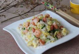 虾仁蛋炒饭的做法,家常美味，营养丰富的炒饭制作指南